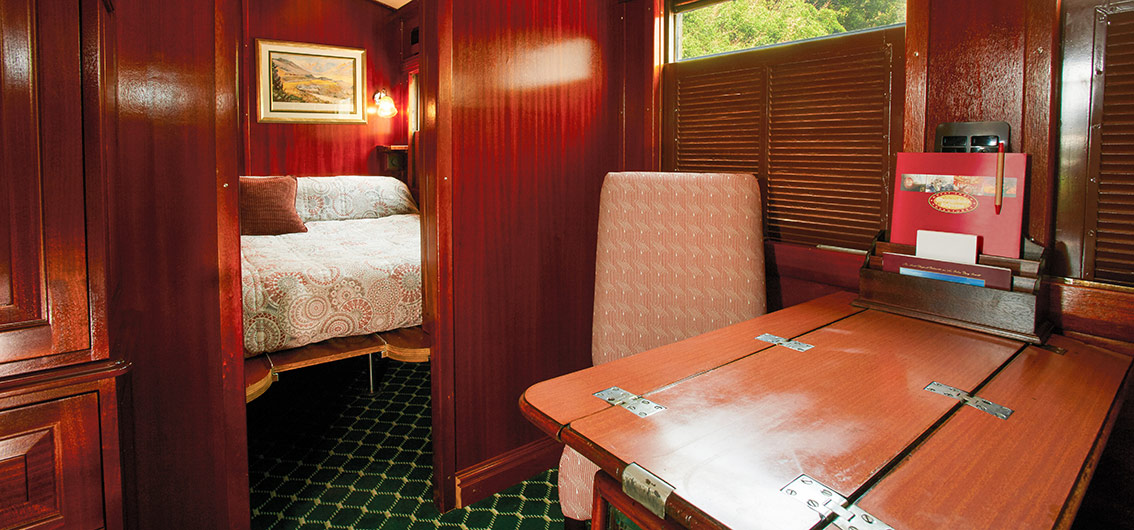 African Explorer-Kategorie-Leopard-mit-Doppelbett-längs-zum-Zug