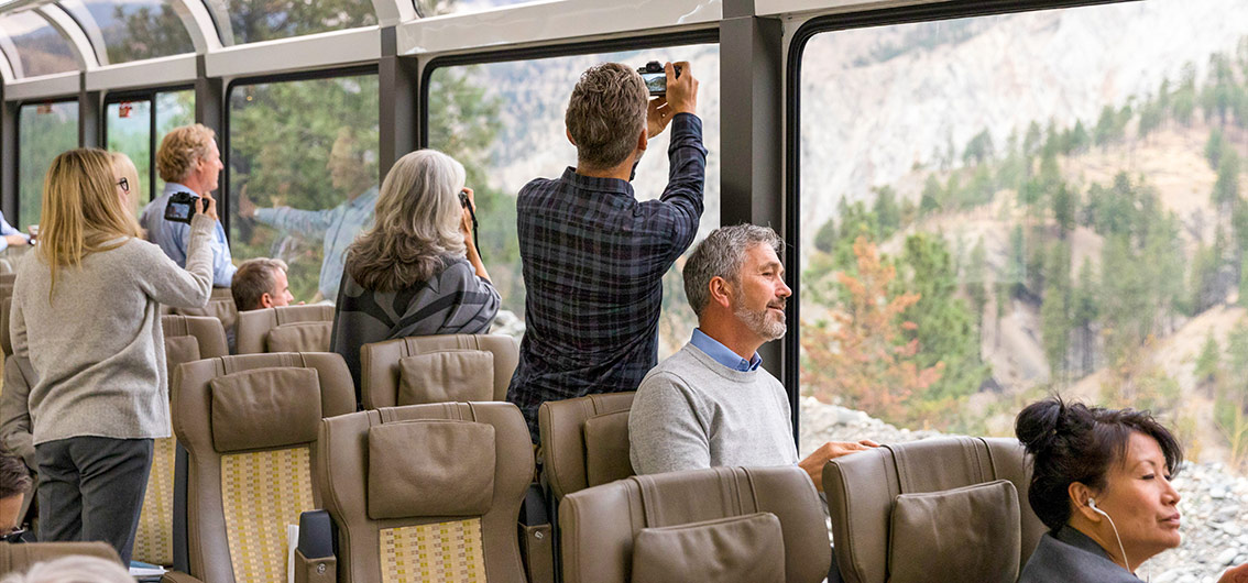 Panorama-Fester-des-Silver-Leaf-Wagen---22---Credit-Rocky-Mountaineer